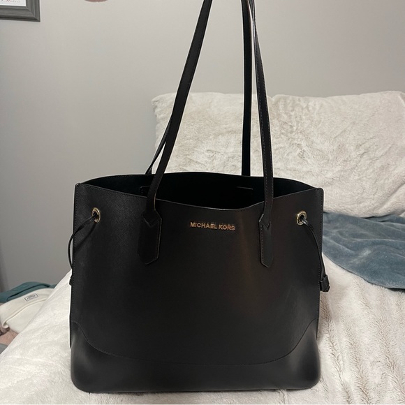 LIKE NEW Michael Kors black/gold tote bag - Picture 3 of 7